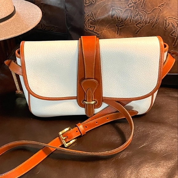 Dooney & Bourke Classic White Pebble Leather Shoulder Bag Pre-owned